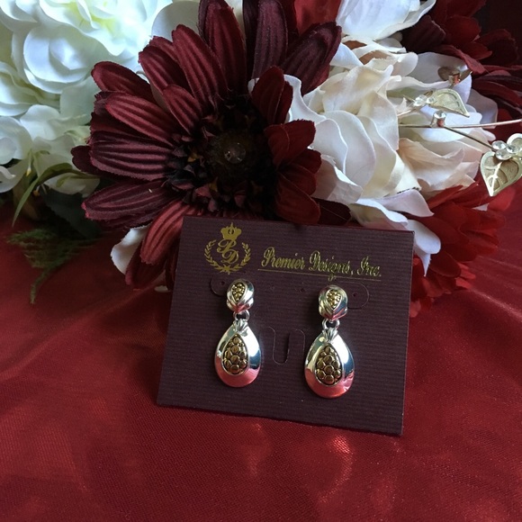 Premier Designs Earrings - Picture 2 of 3